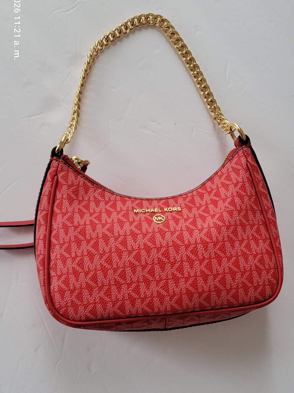 Jet Set Charm small logo shoulder bag